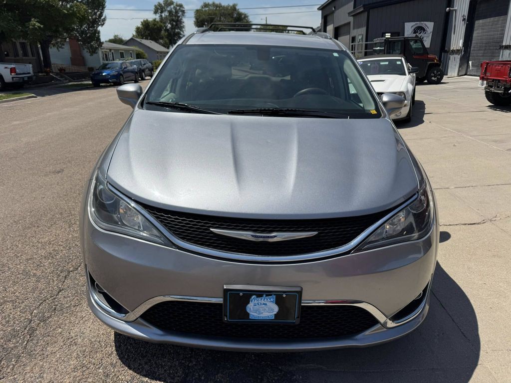 2020 Chrysler Pacifica Image 2