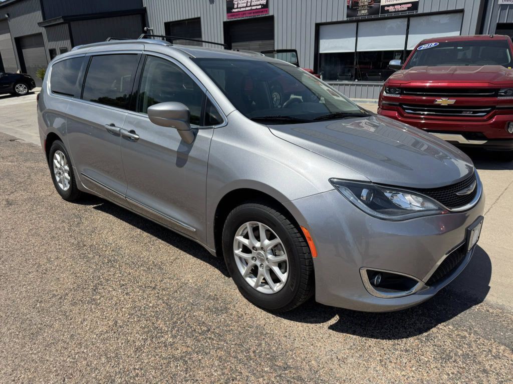 2020 Chrysler Pacifica Image 3