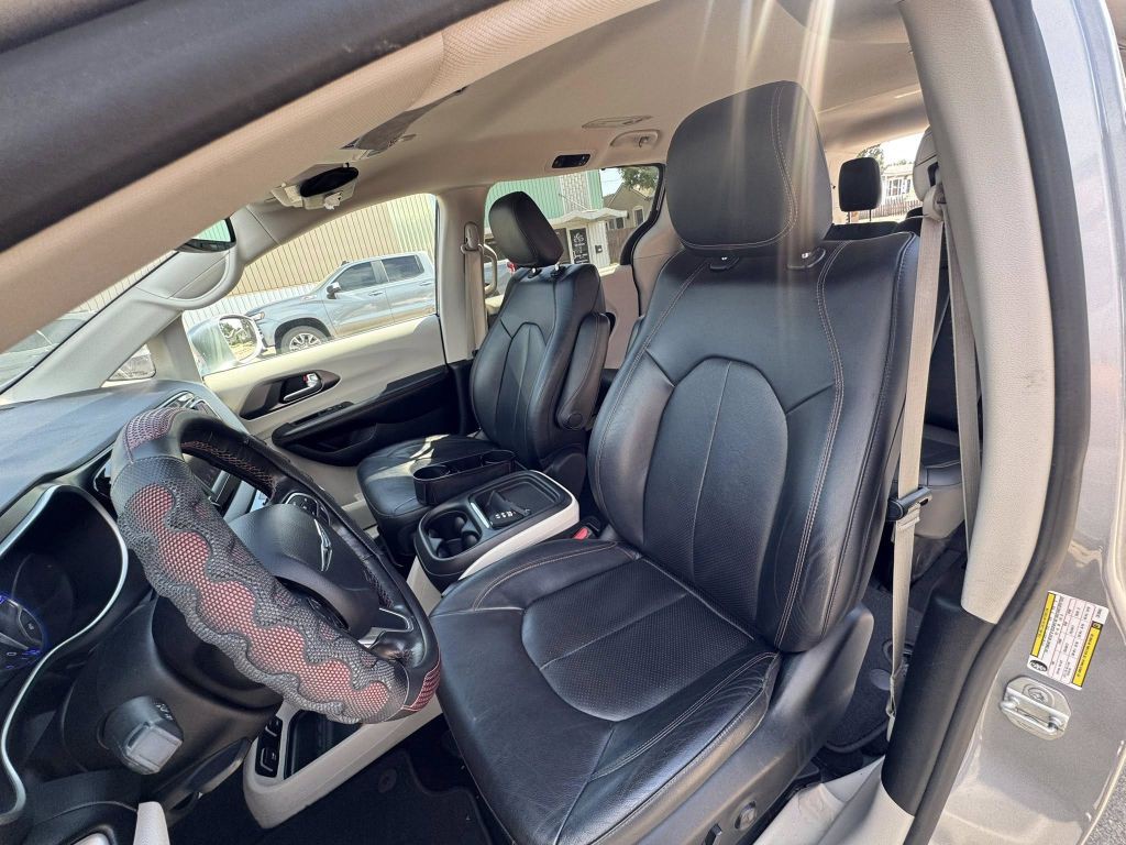 2020 Chrysler Pacifica Image 8