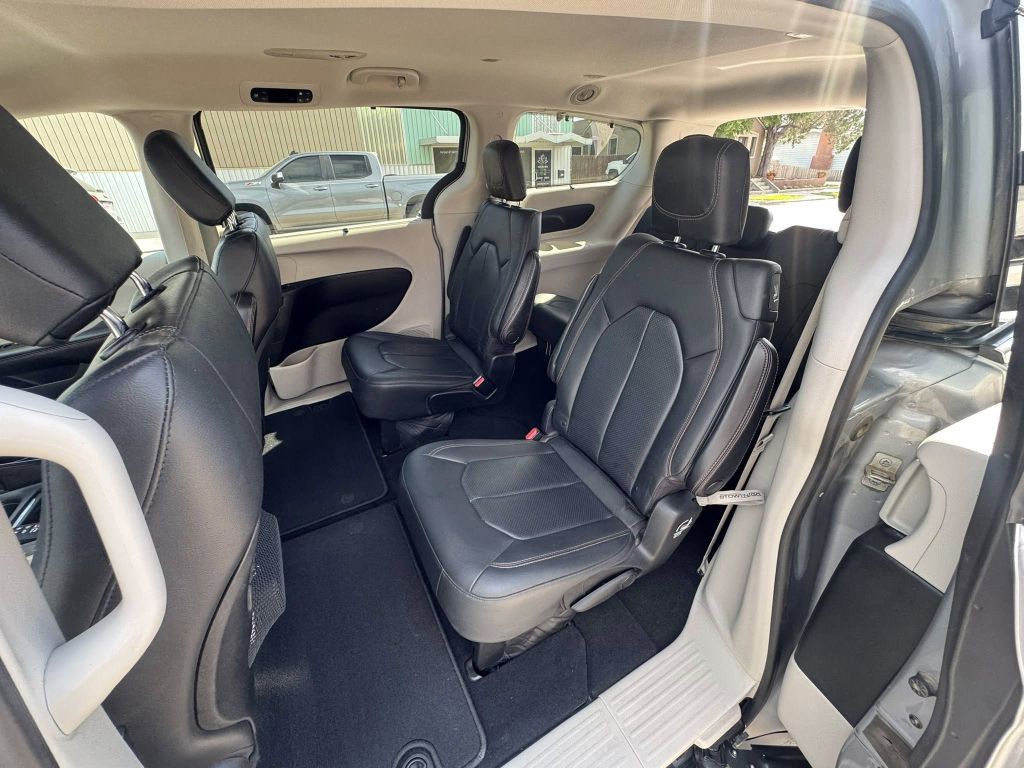 2020 Chrysler Pacifica Image 9