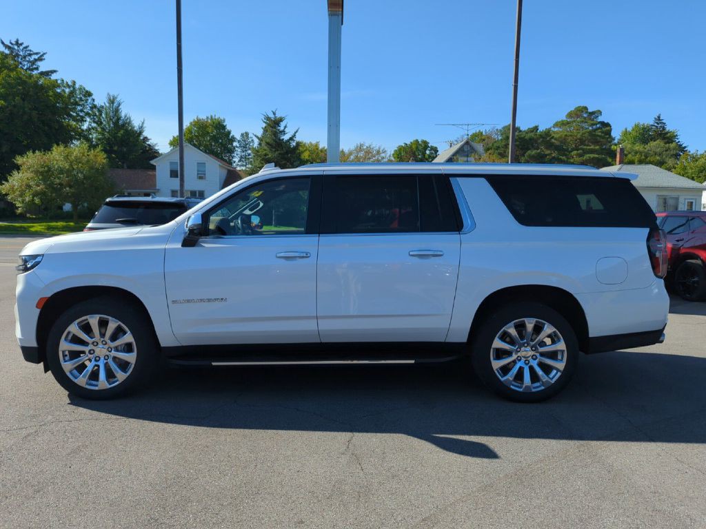 2021 Chevrolet Suburban Image 2