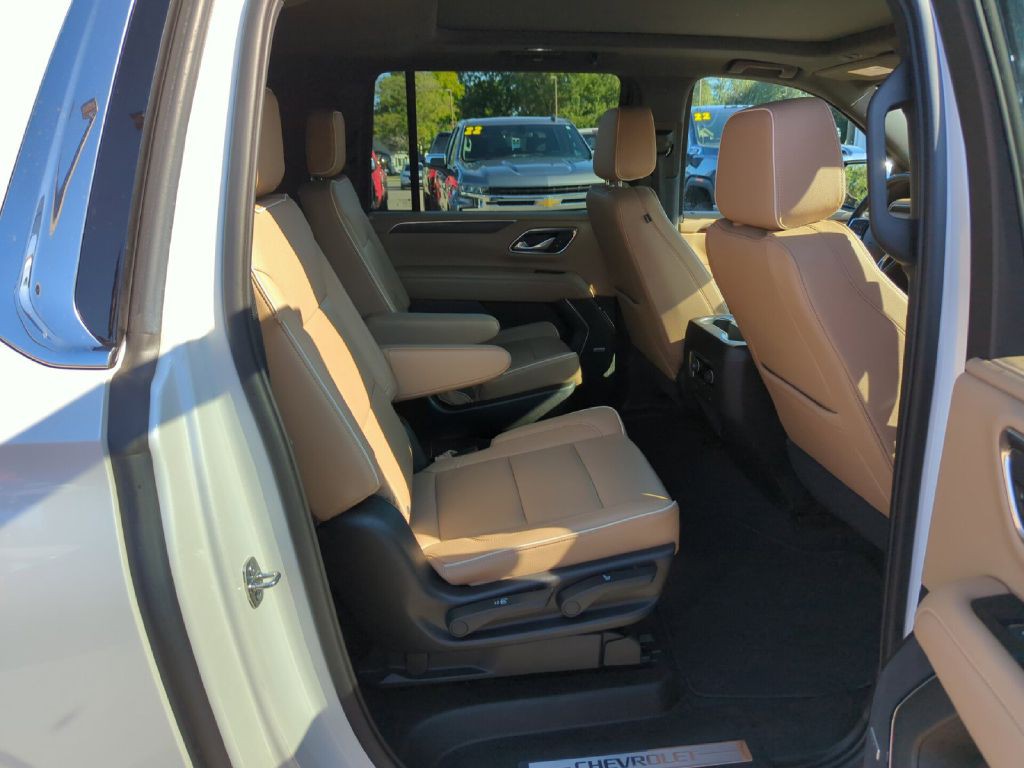 2021 Chevrolet Suburban Image 9
