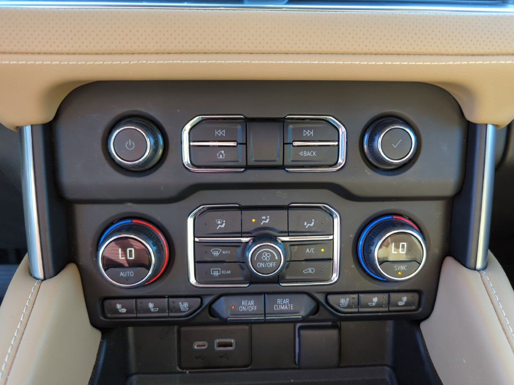 2021 Chevrolet Suburban Image 13