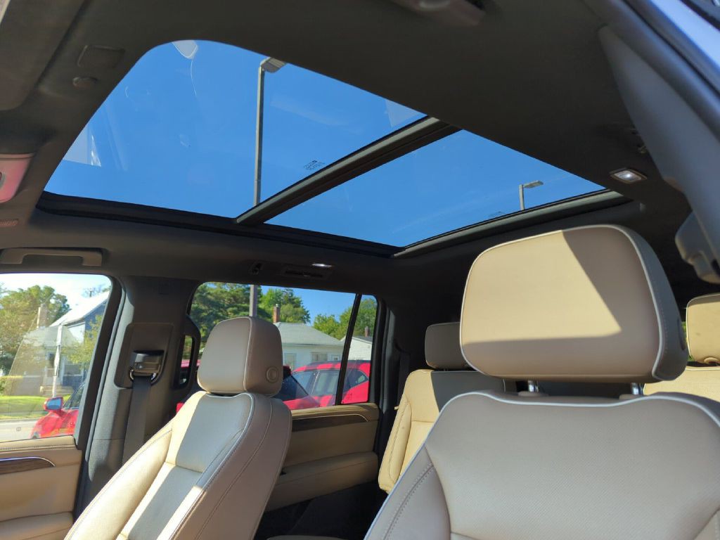 2021 Chevrolet Suburban Image 14
