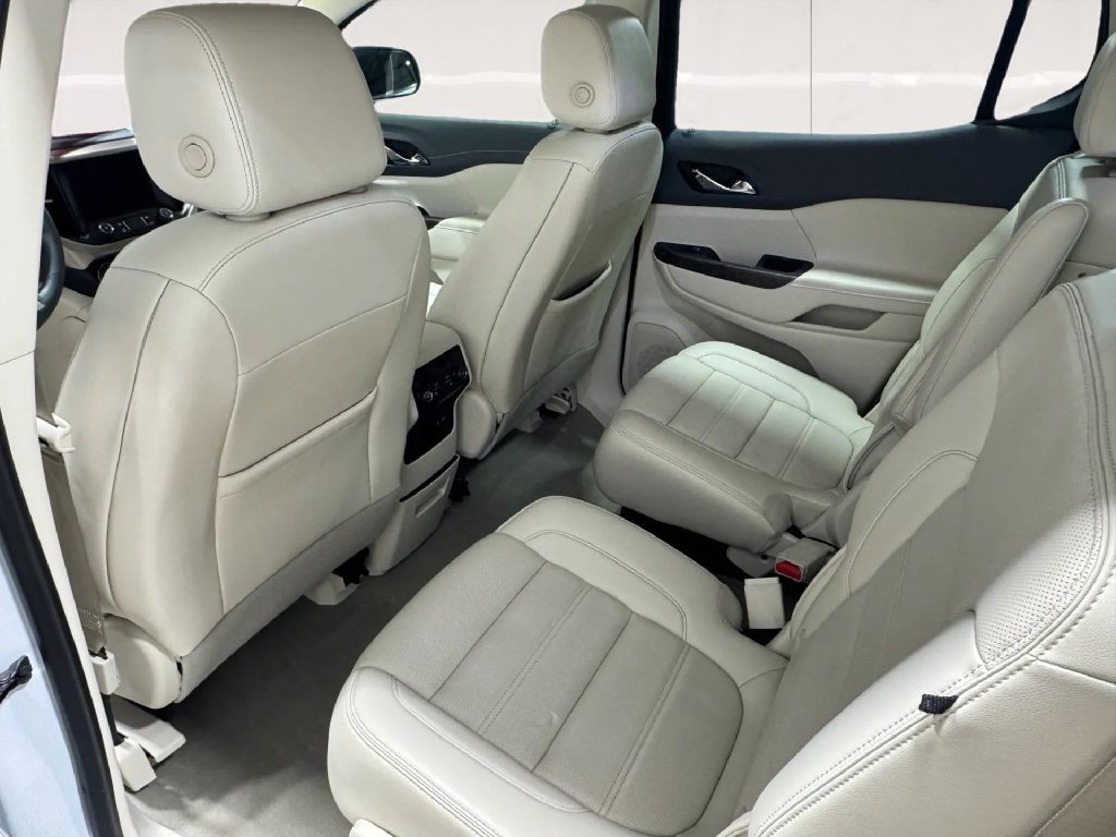 2023 GMC Acadia Image 10
