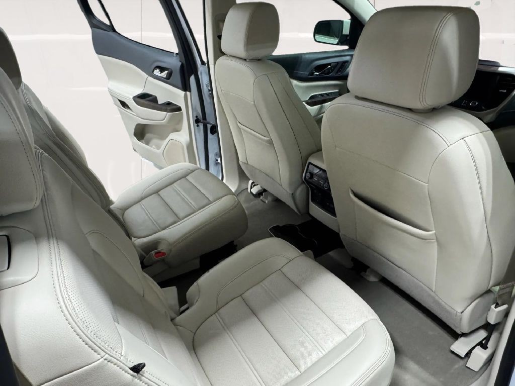 2023 GMC Acadia Image 13