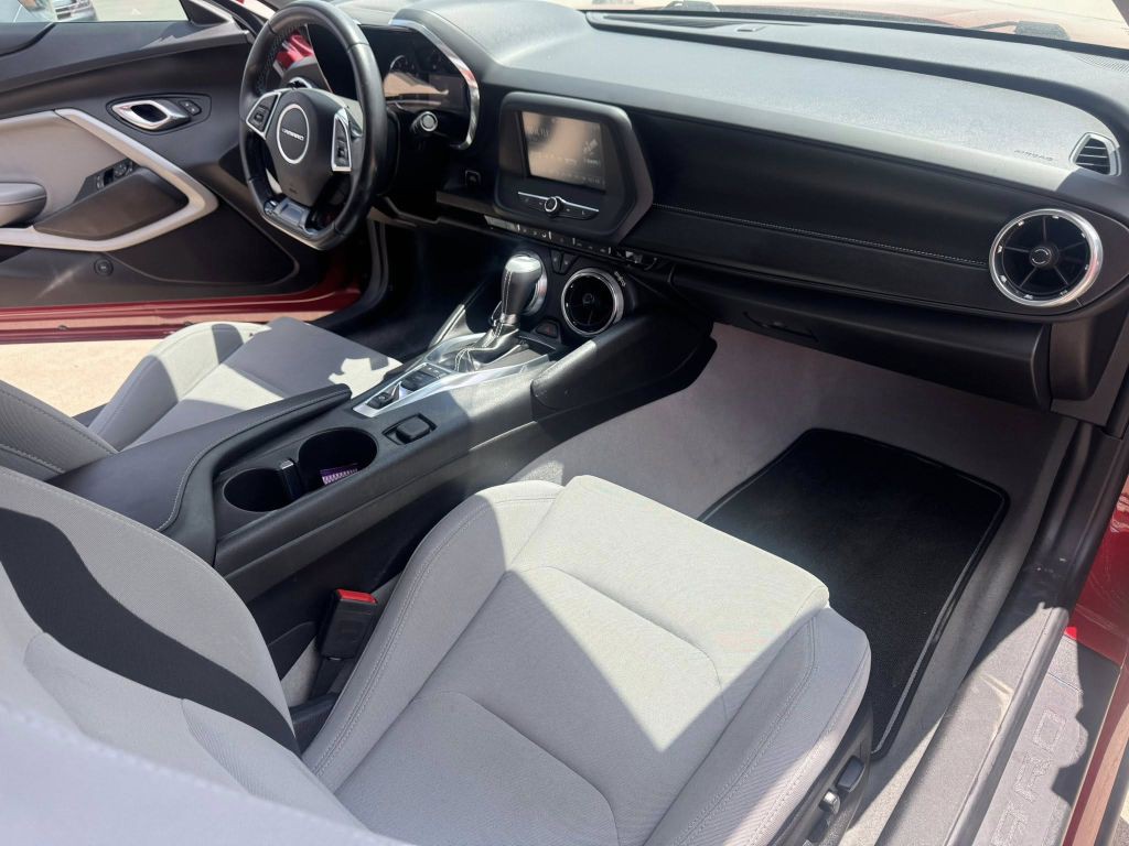 2018 Chevrolet Camaro Image 6