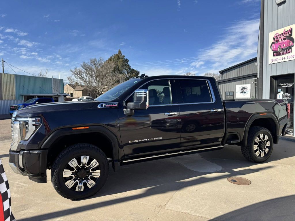 2024 GMC Sierra Image 3