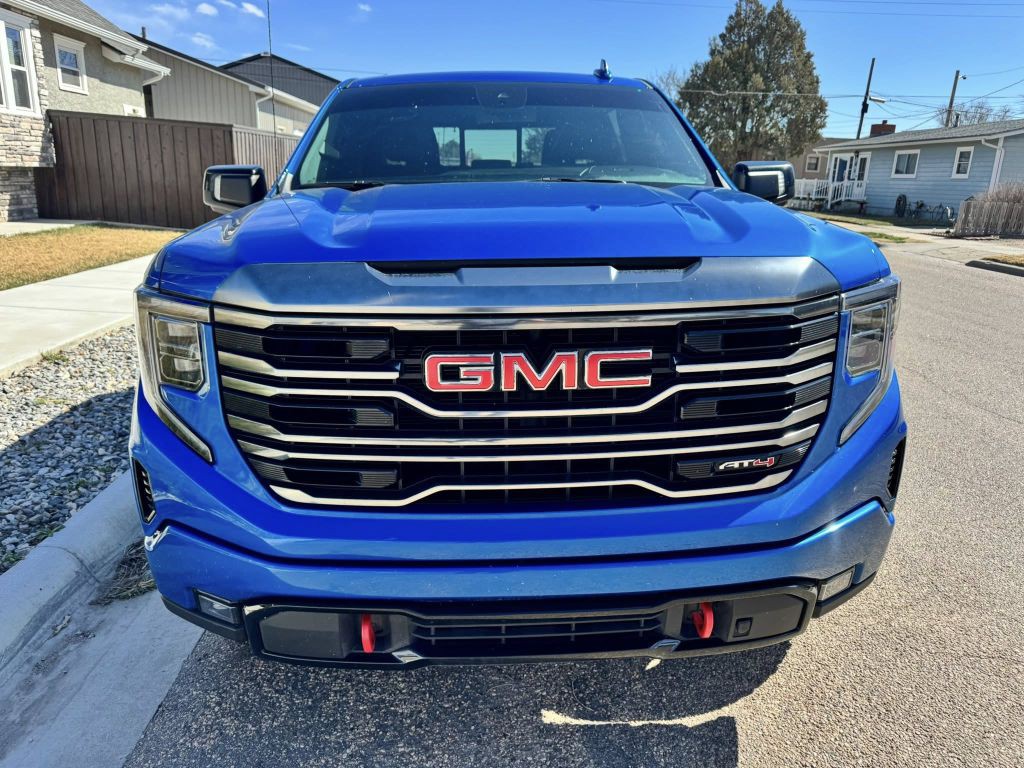 2022 GMC Sierra Image 2