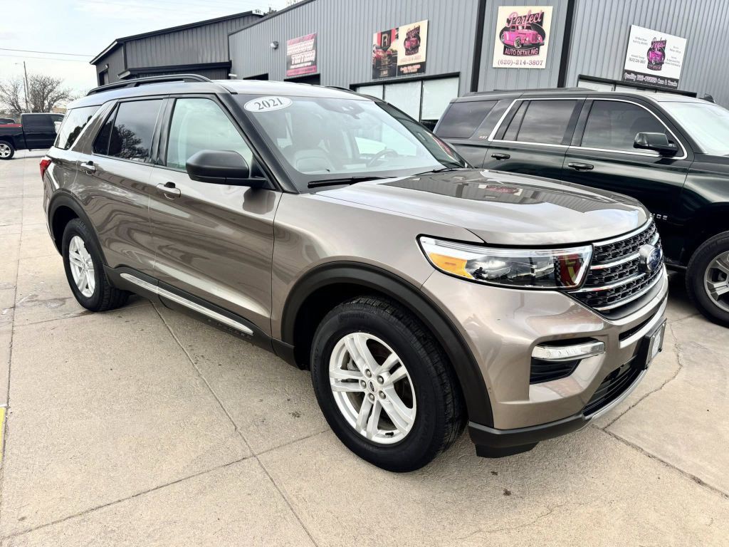 2021 Ford Explorer Image 2