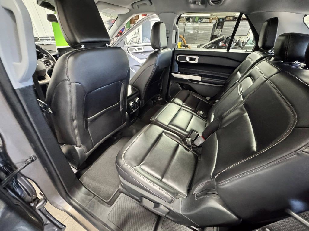 2021 Ford Explorer Image 9