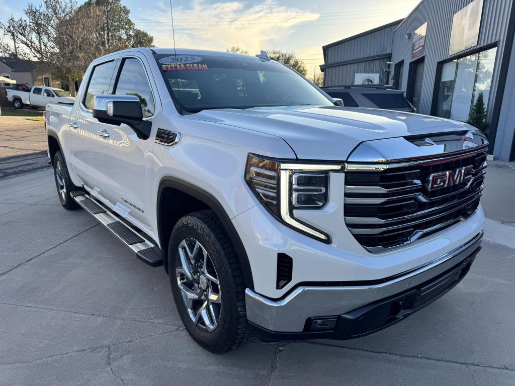 2025 GMC Sierra Image 3