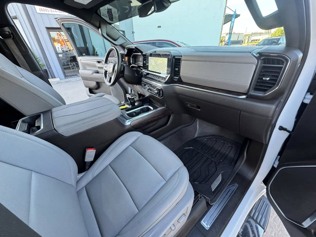 2025 GMC Sierra Image 13