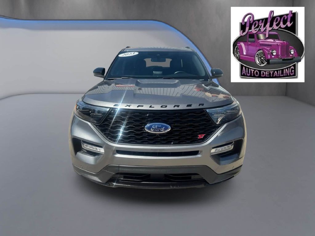 2023 Ford Explorer Image 2