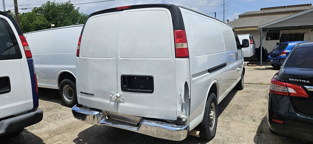 2007 Chevrolet Express Image 4