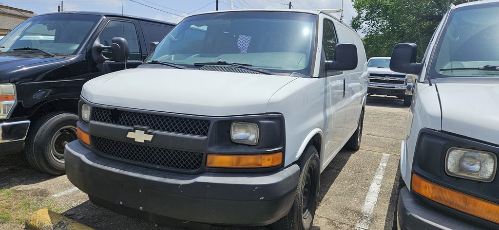2008 Chevrolet Express Image 1