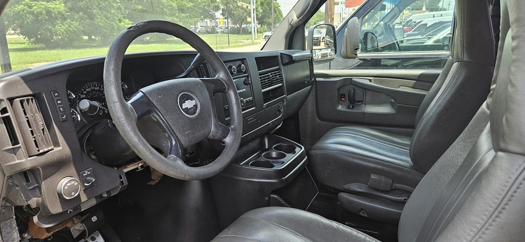 2008 Chevrolet Express Image 2