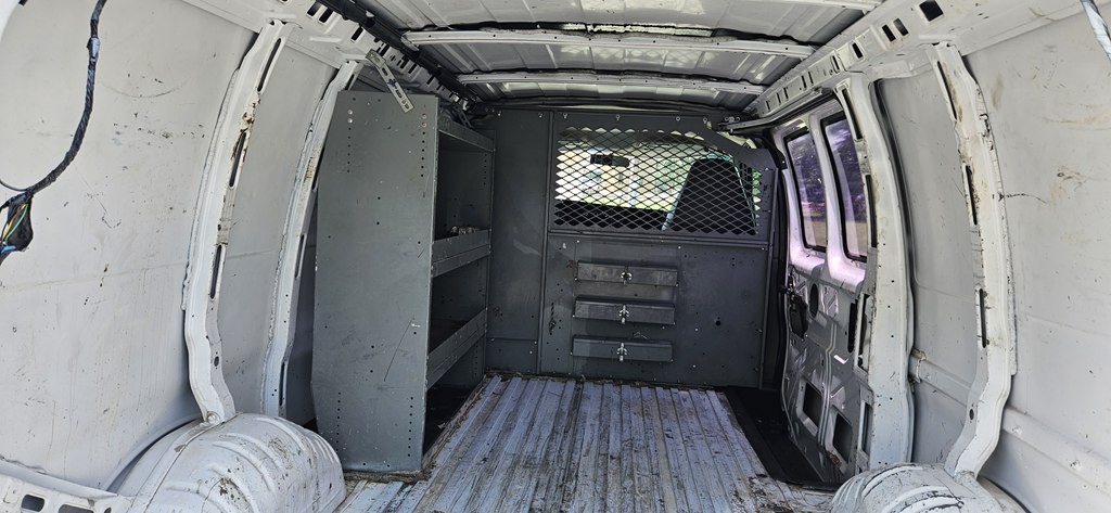 2008 Chevrolet Express Image 3