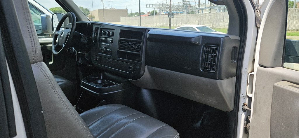 2008 Chevrolet Express Image 4