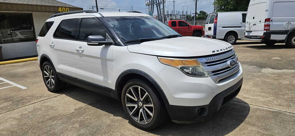 2015 Ford Explorer Image 1