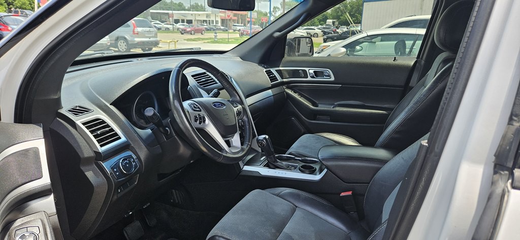 2015 Ford Explorer Image 2