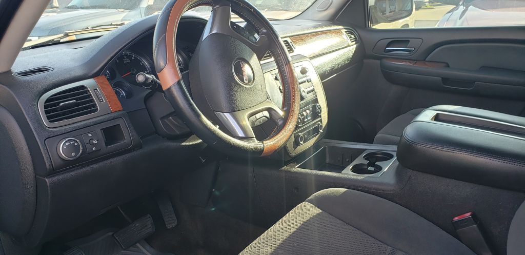 2007 GMC Yukon Image 2