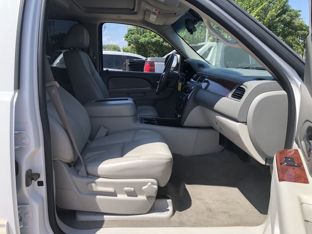 2011 Chevrolet Tahoe Image 4