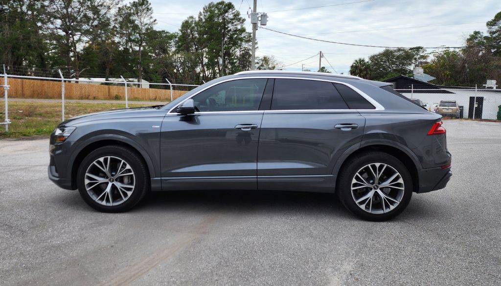 2021 Audi Q8 Image 3