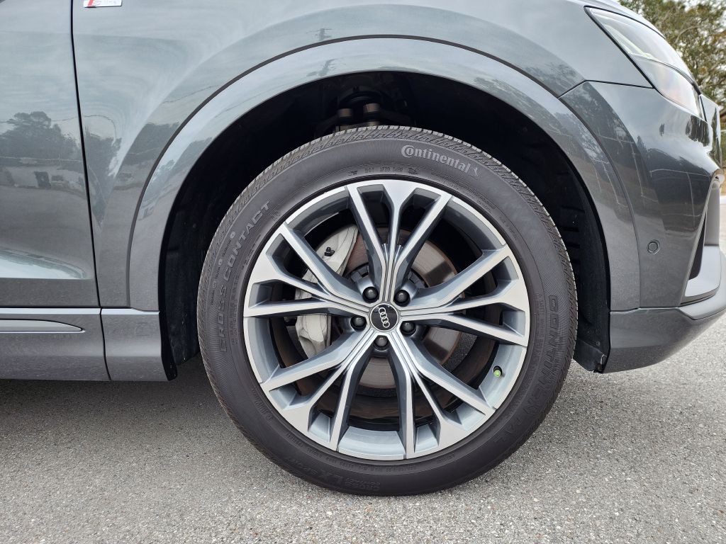 2021 Audi Q8 Image 23