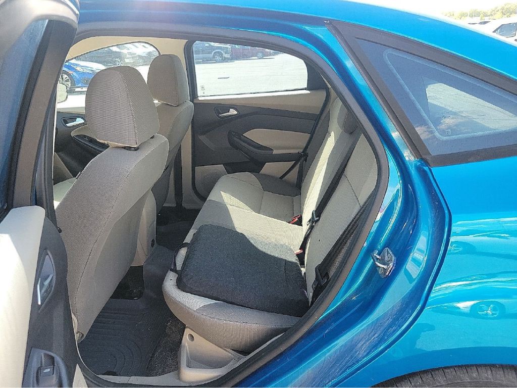 2012 Ford Focus Image 6