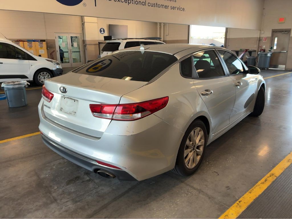 2017 Kia Optima Image 3