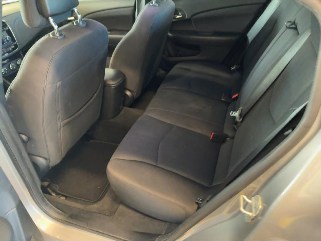 2013 Chrysler 200 Image 5