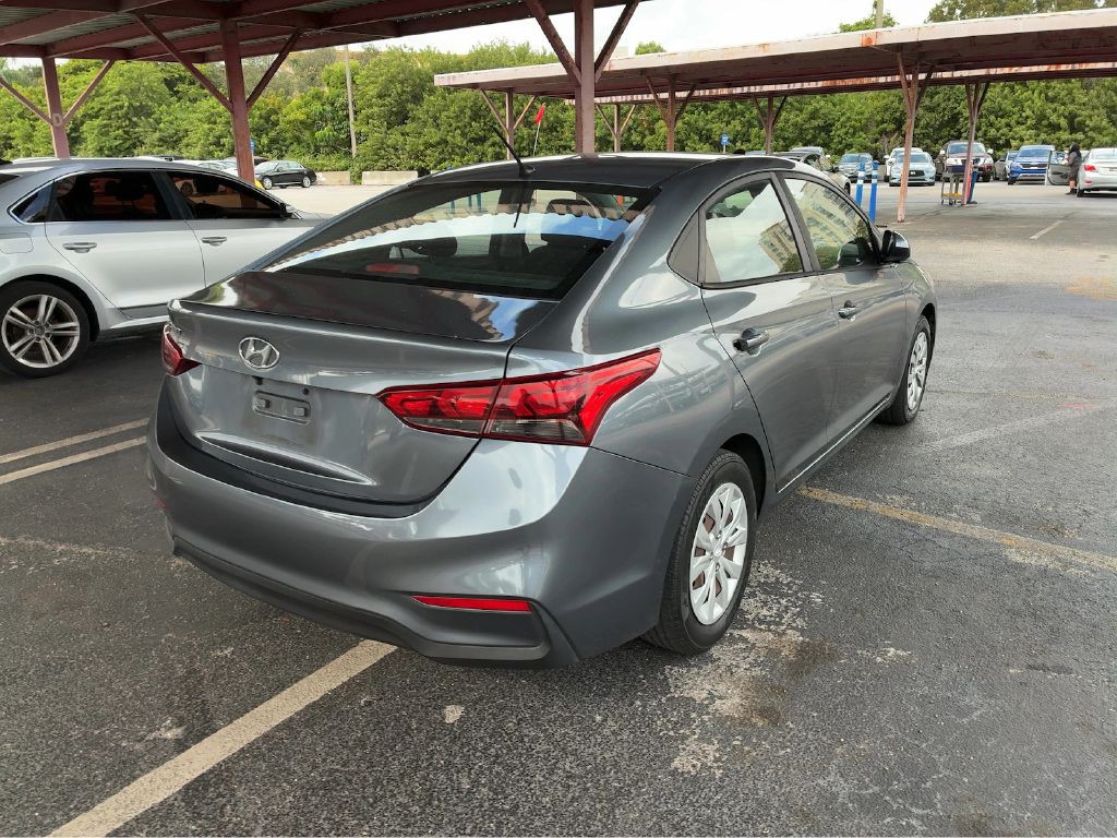 2020 Hyundai Accent Image 3