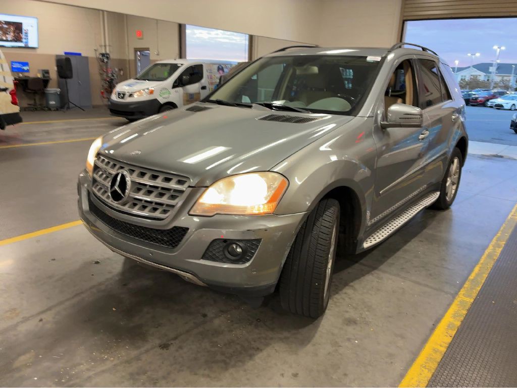 2011 Mercedes-Benz M-Class Image 1