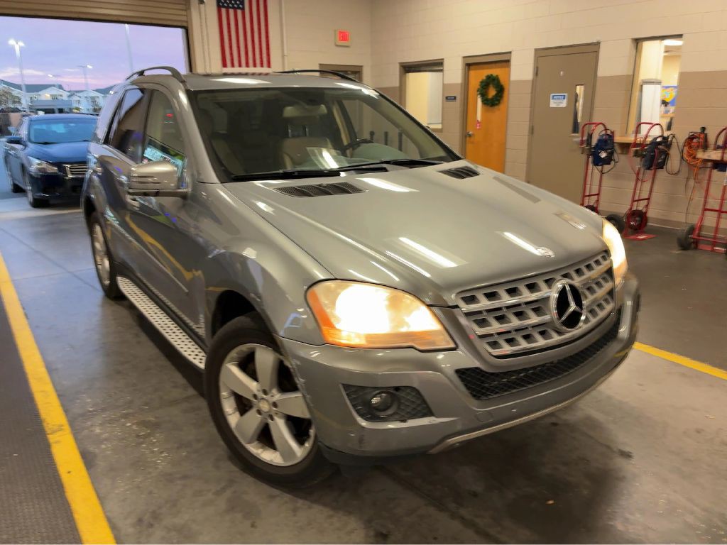 2011 Mercedes-Benz M-Class Image 2