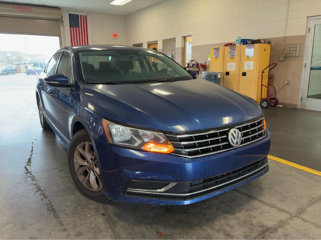 2017 Volkswagen Passat Image 2