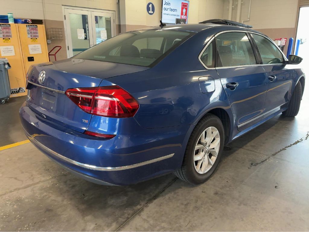 2017 Volkswagen Passat Image 3