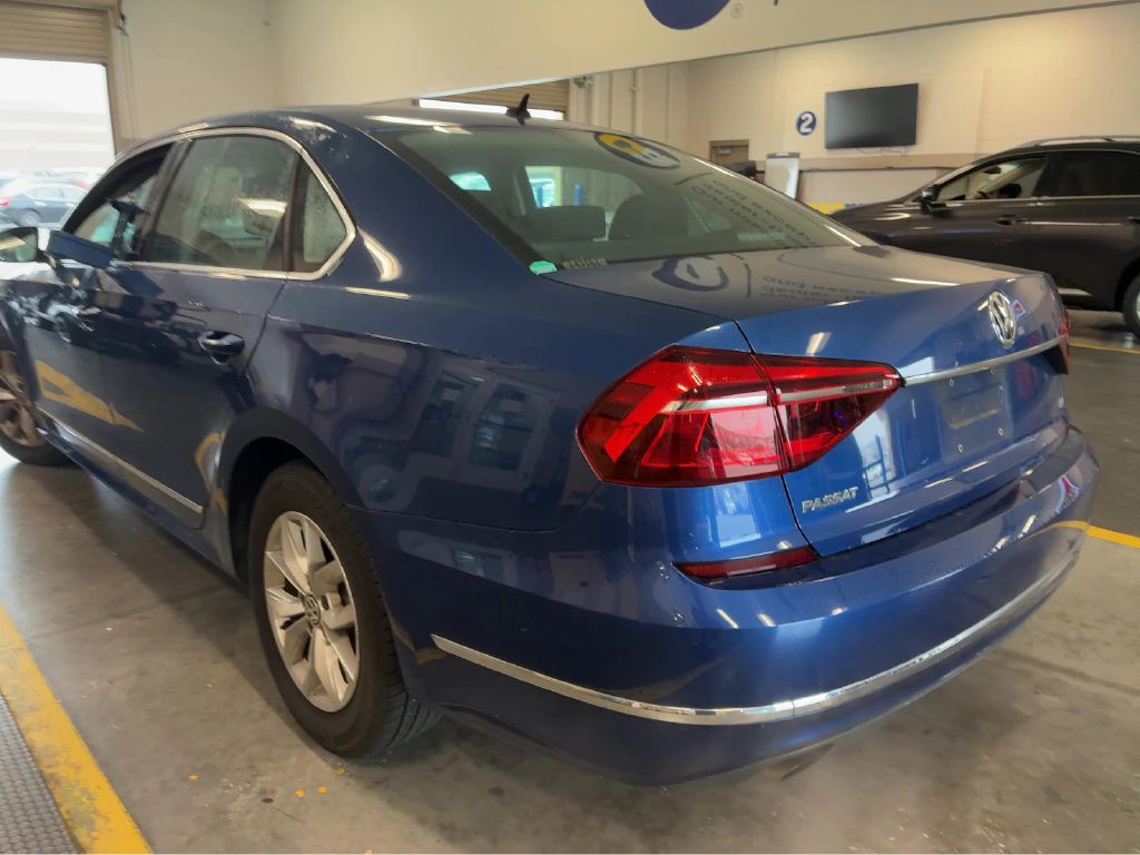 2017 Volkswagen Passat Image 4