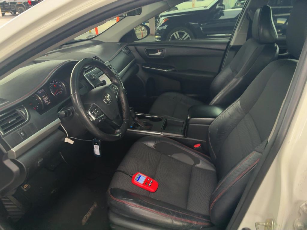 2017 Toyota Camry Image 5