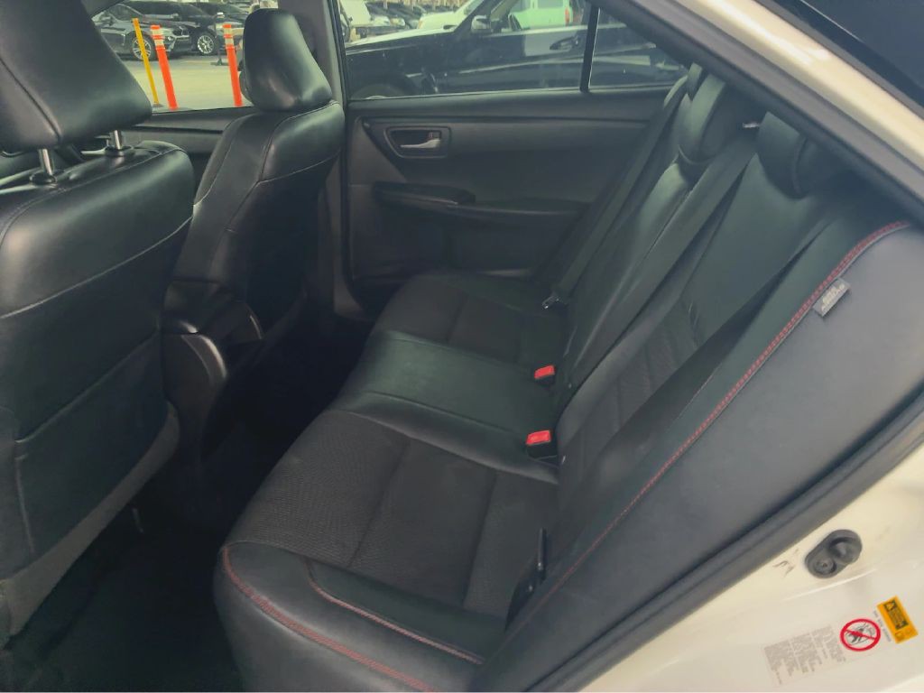 2017 Toyota Camry Image 6