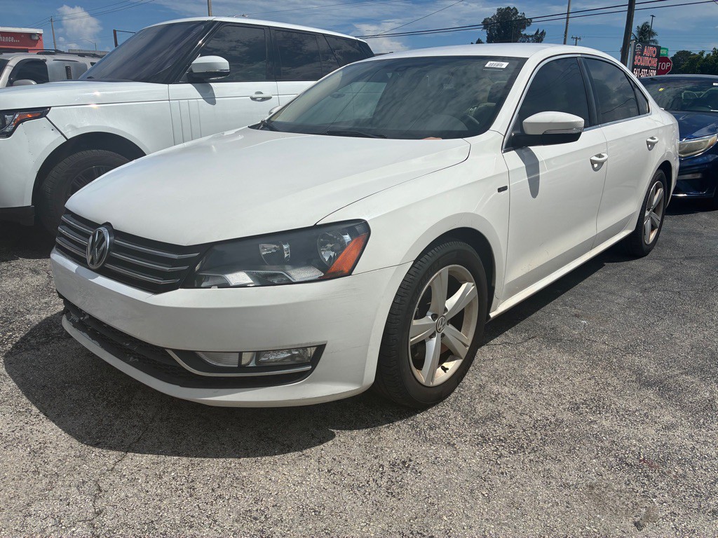 2015 Volkswagen Passat Image 1