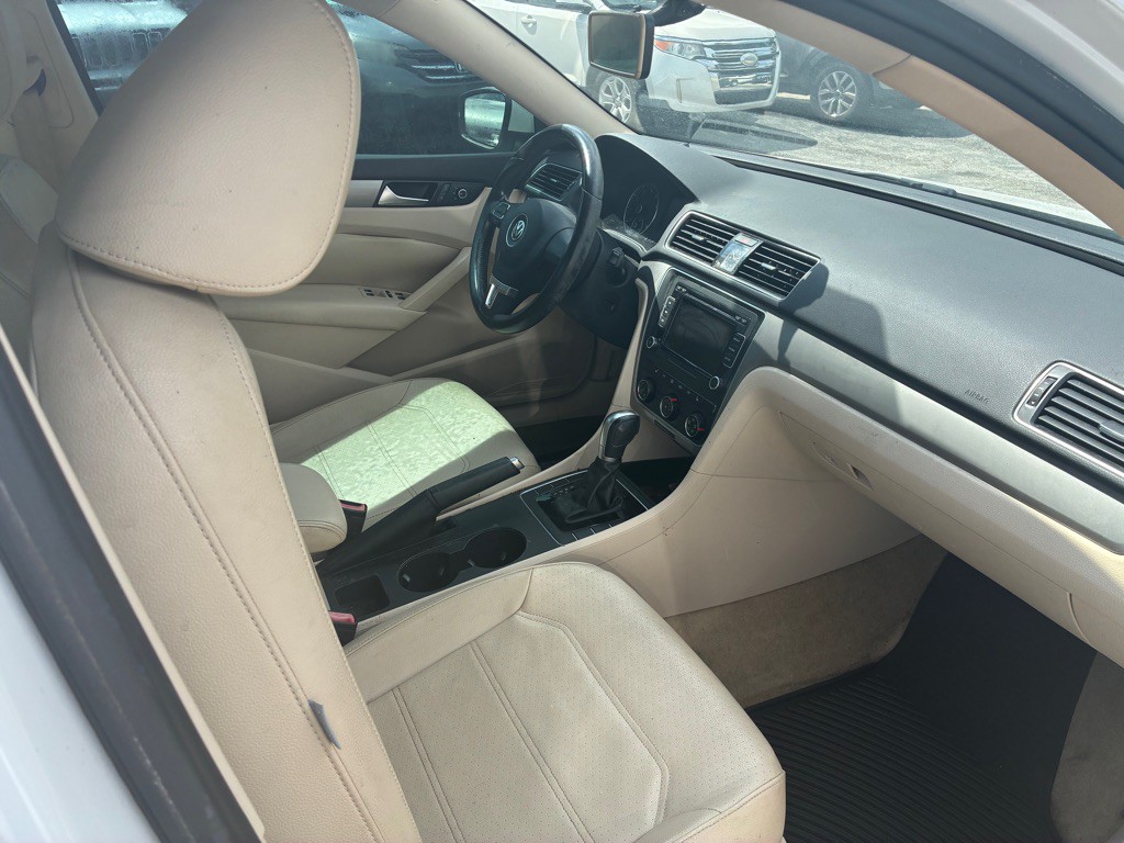 2015 Volkswagen Passat Image 3