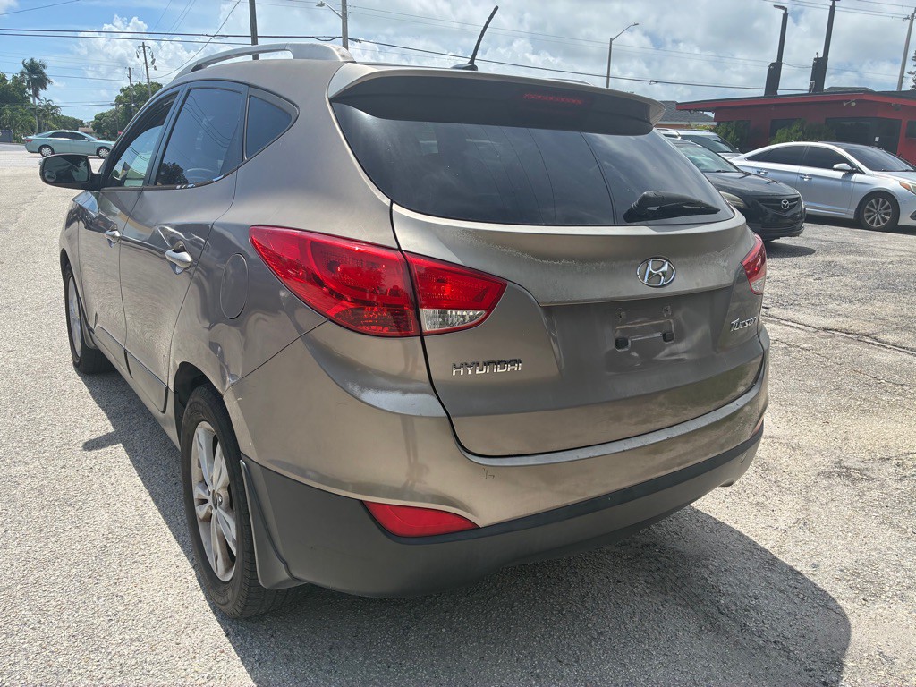2012 Hyundai Tucson Image 5