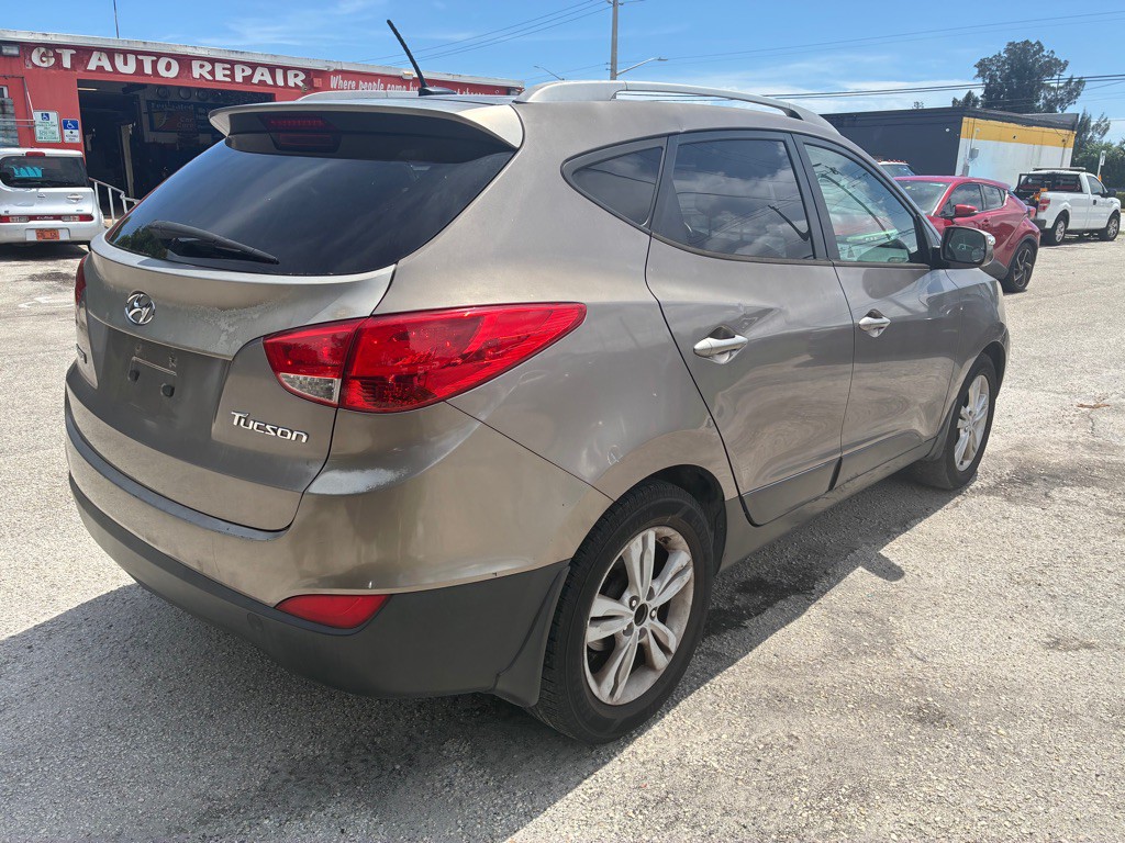 2012 Hyundai Tucson Image 6