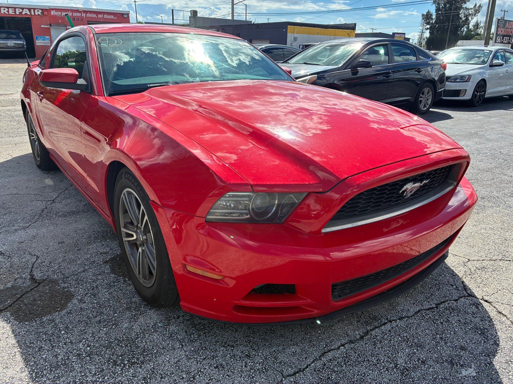 2013 Ford Mustang Image 2