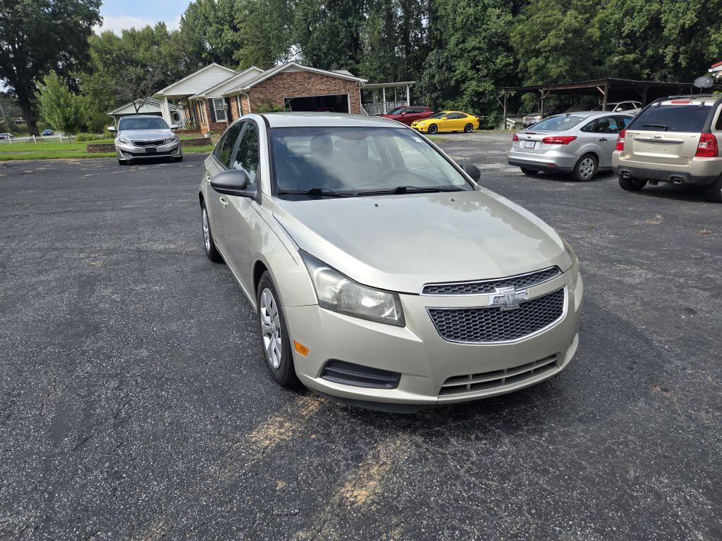 2013 Chevrolet Cruze Image 2