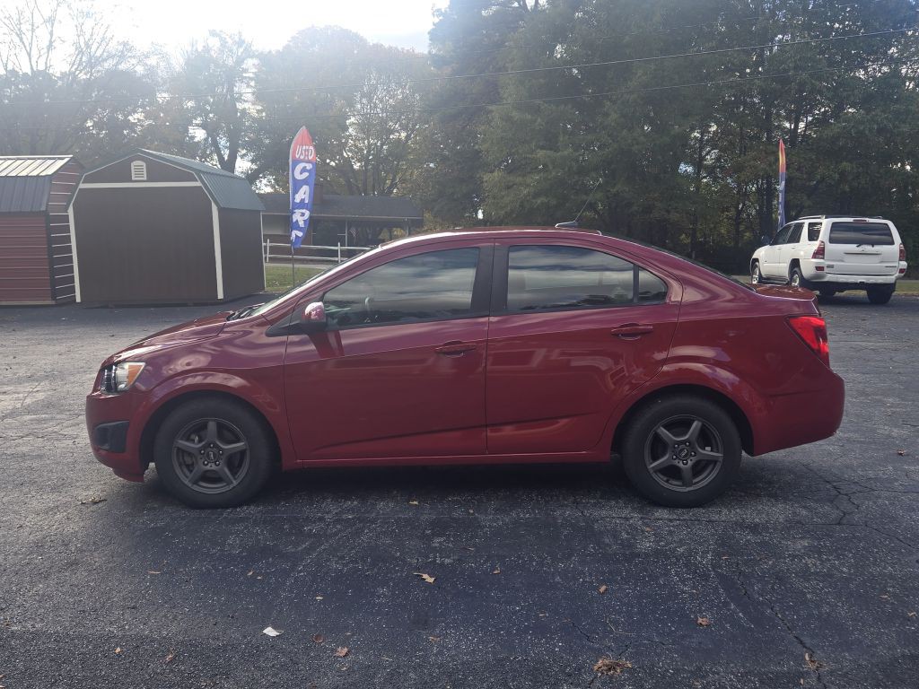 2013 Chevrolet Sonic Image 2