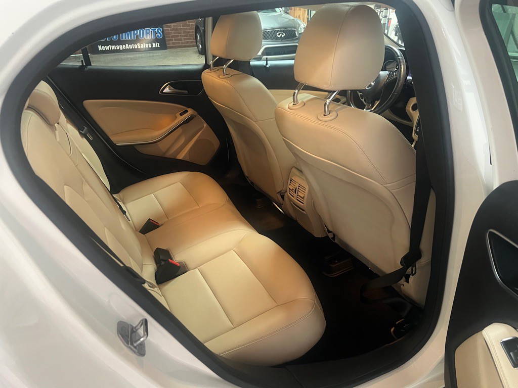2019 Mercedes-Benz GLA-Class Image 18