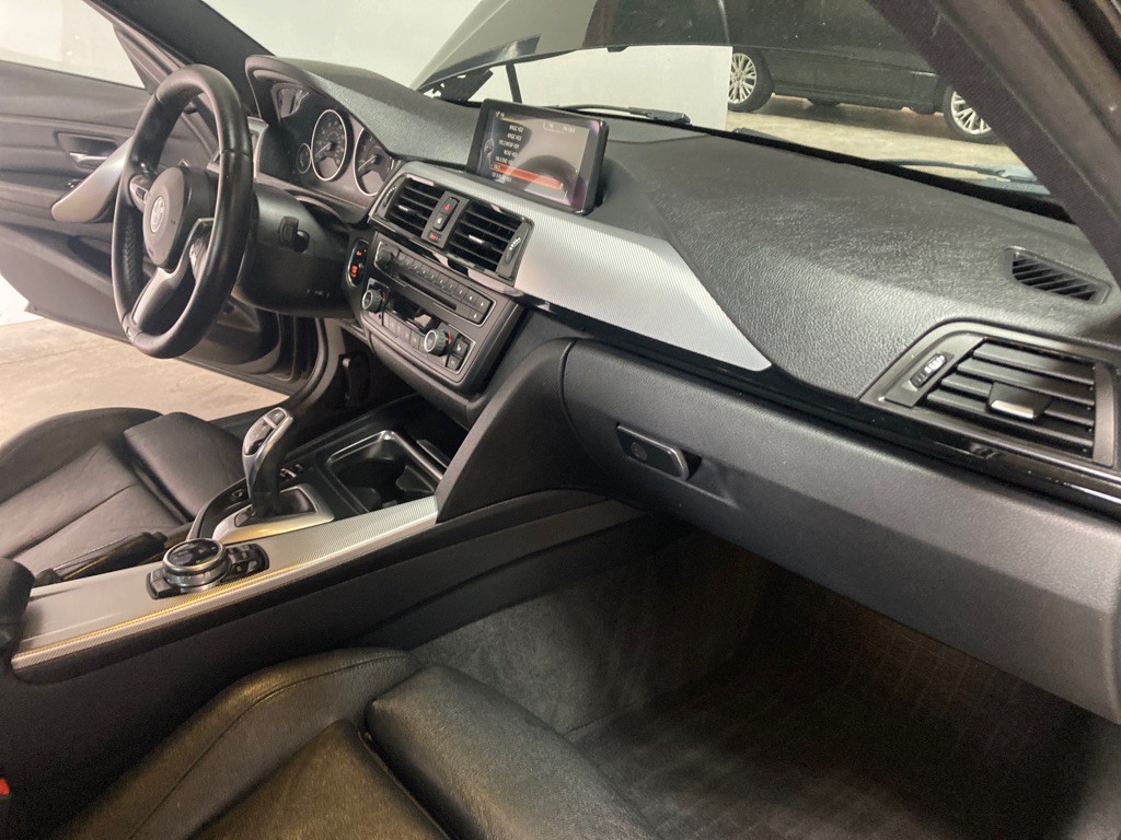 2014 BMW 3 Series Image 25