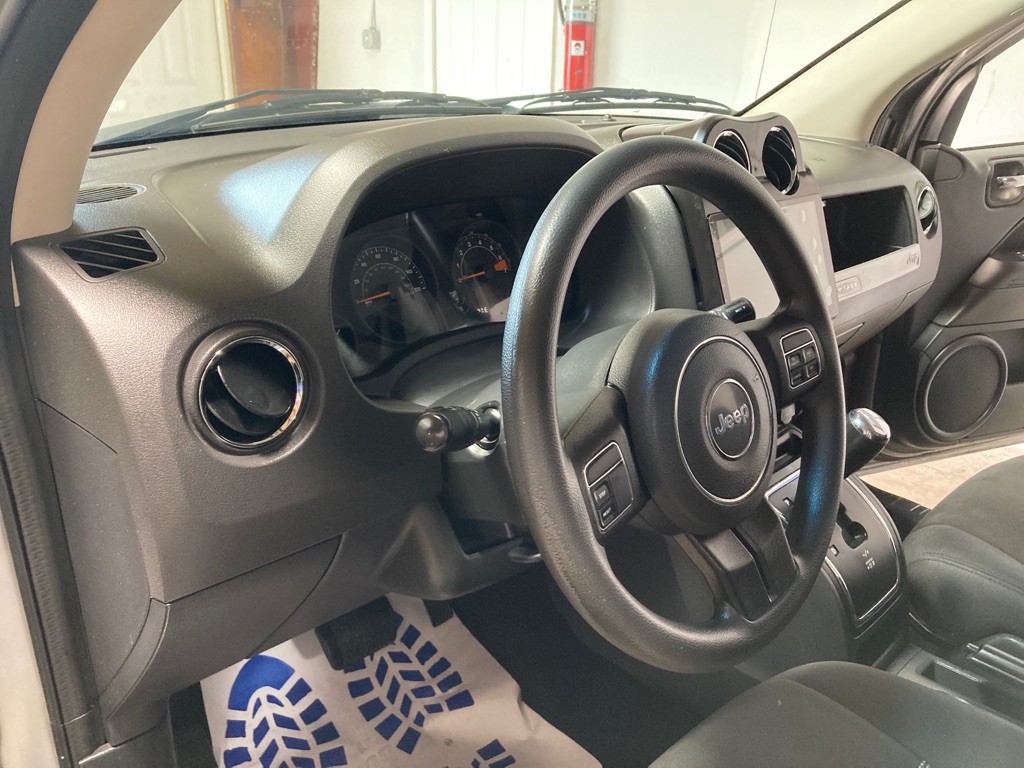 2016 Jeep Compass Image 16